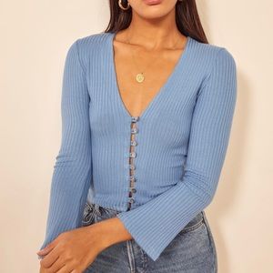 Reformation Blue Knit Top (never worn, just wrinkled!!) - size medium